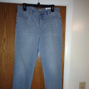 NWT/ STYLE & CO, HIGHRISE STRAIGHT LEG WOMEN, SIZE/12P LIGHT BLUE JEANS